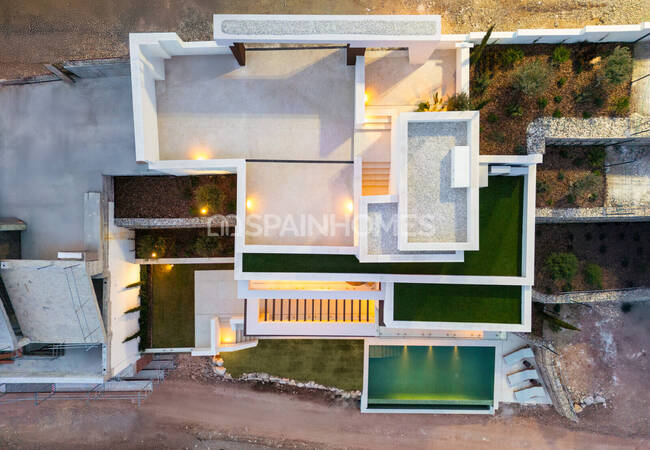 Detaches Sea-view Houses with Pools and Gardens in Málaga 3
