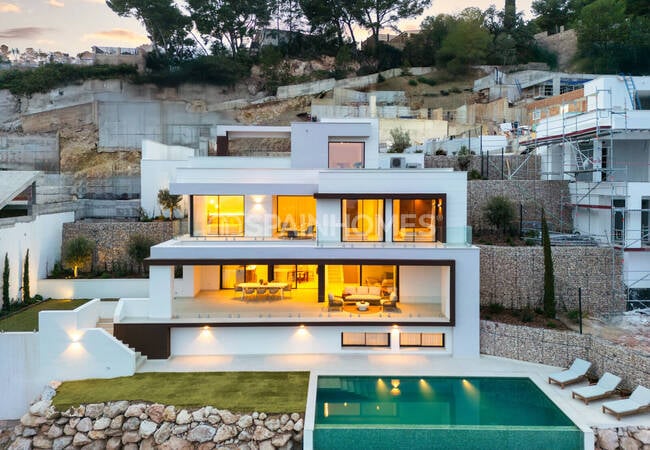 Detaches Sea-view Houses with Pools and Gardens in Málaga 1