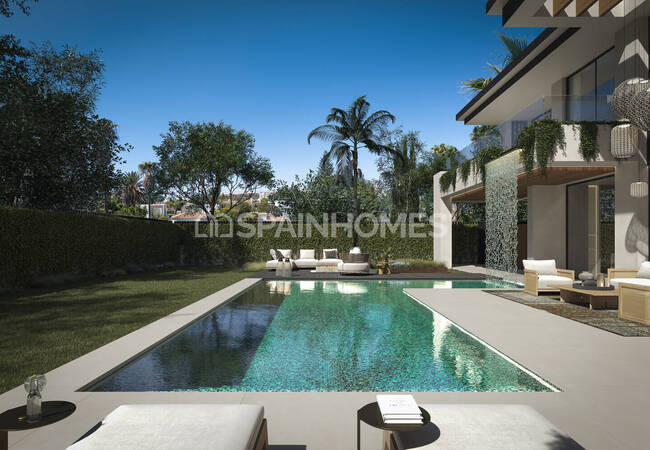 Detached Large Villas Near the Sea in Marbella 6
