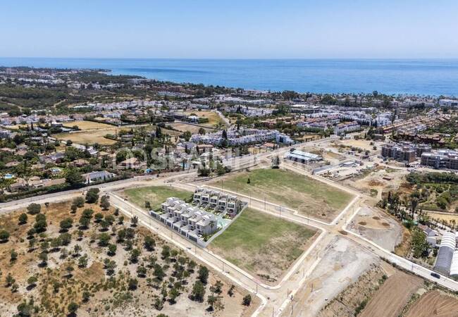 Elegant Townhouses with Private Pools in Estepona Malaga 6