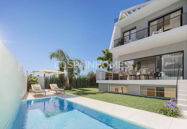 Eleganta Radhus Med Privata Pooler I Estepona Malaga 1