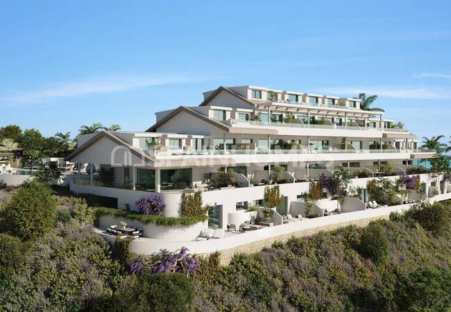 Beachside Sea-view Flats with Pool and Parking in Benalmadena 2