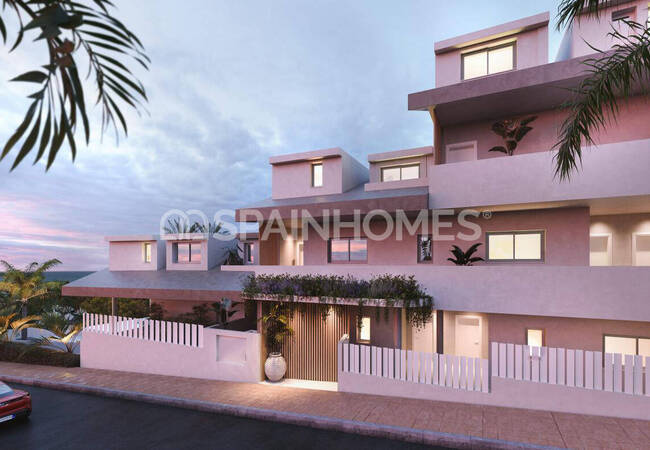 Beachside Sea-view Flats with Pool and Parking in Benalmadena 9