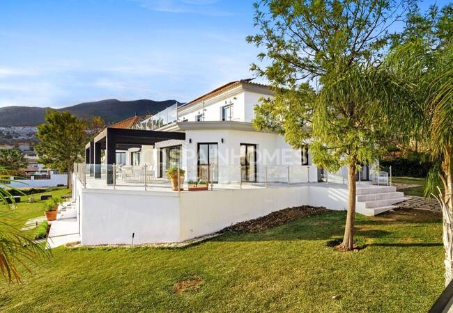 Spacious Detached 5-bedroom House in Benalmádena 8