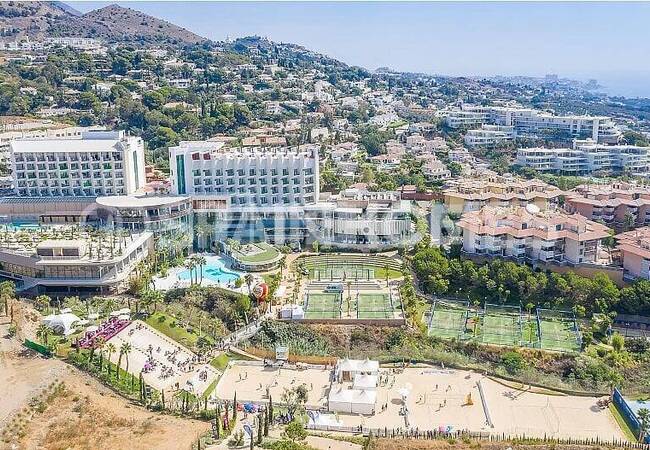 Spacious Flat with a 25 M² Terrace in Fuengirola 26