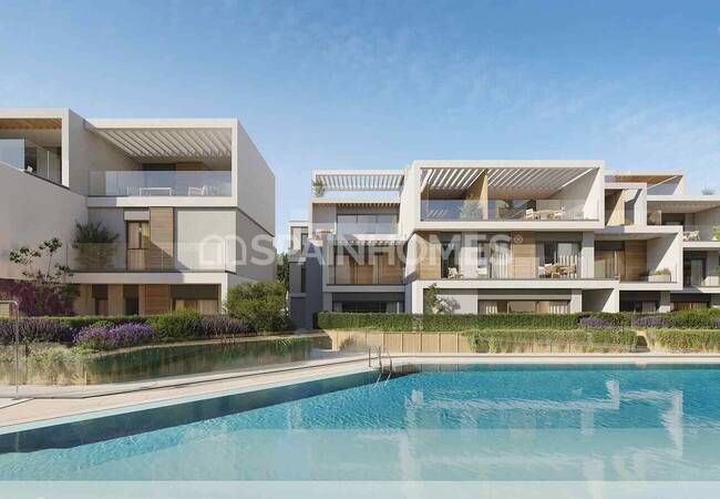 Nueva Andalucia'da Golf Sahalarına Yakın Şık Daireler 1