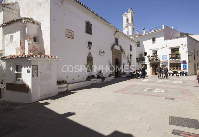Duplex Penthouse with 80 M² Rooftop Solarium in Istán, Málaga 11