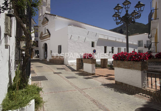 Duplex Penthouse with 80 M² Rooftop Solarium in Istán, Málaga 7