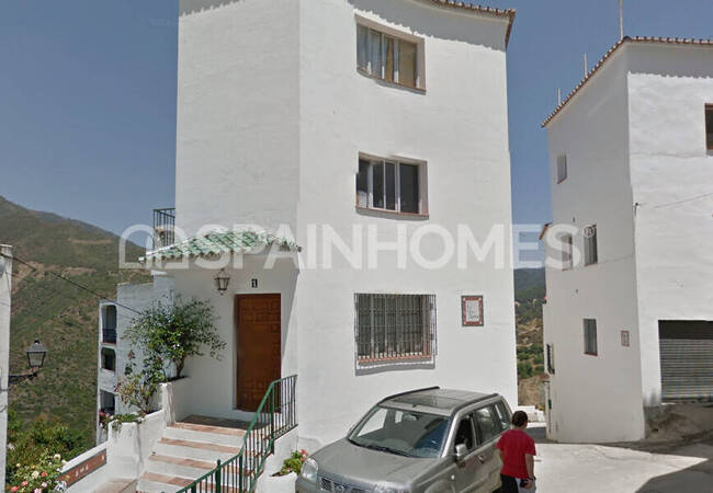Istán, Málaga'da 80 M² Güneşlenme Teraslı Dubleks Çatı Katı Daire 1