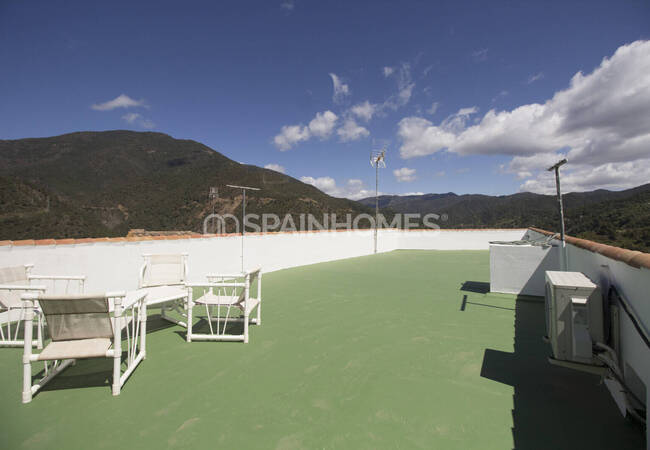 Duplex Penthouse with 80 M² Rooftop Solarium in Istán, Málaga 4