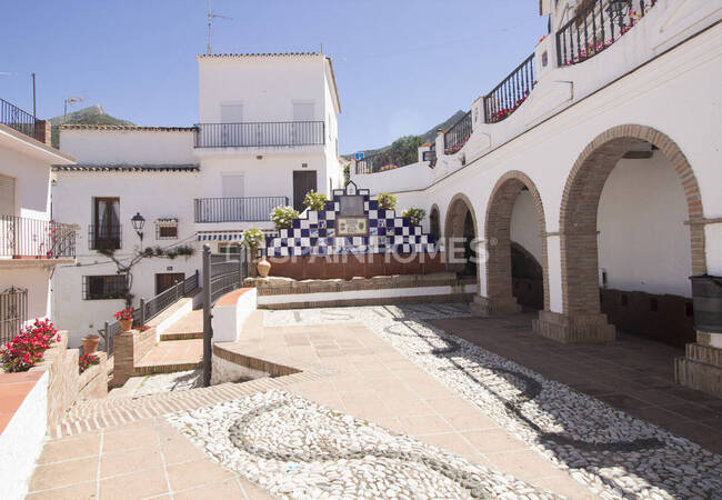 Duplex Penthouse with 80 M² Rooftop Solarium in Istán, Málaga 5