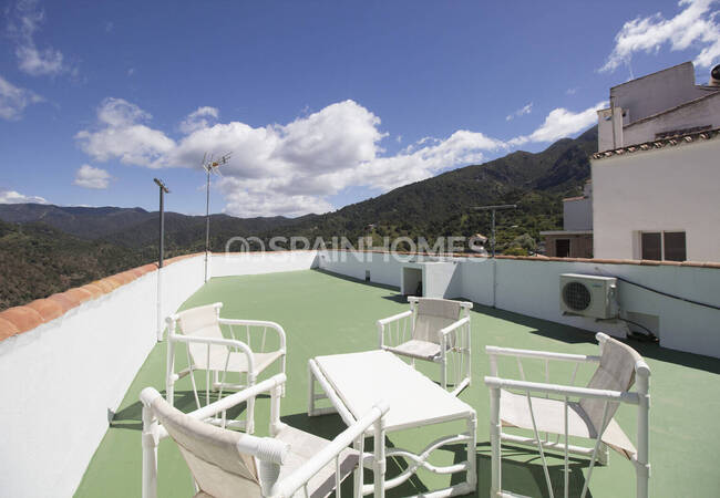 Duplex Penthouse with 80 M² Rooftop Solarium in Istán, Málaga 3