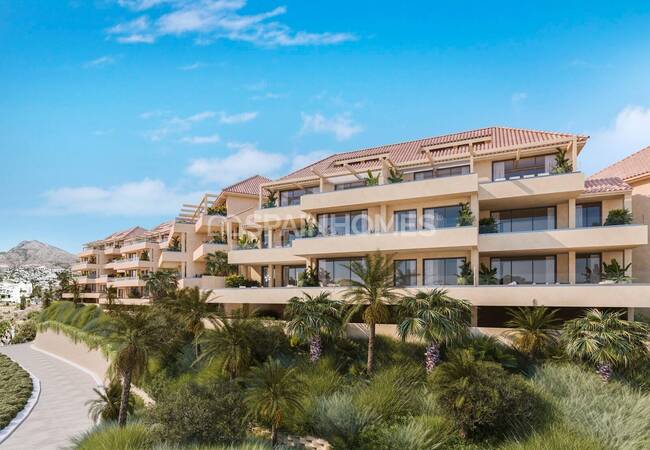 Benalmadena Malaga'da Golf Sahasına Yakın Şık Daireler 1