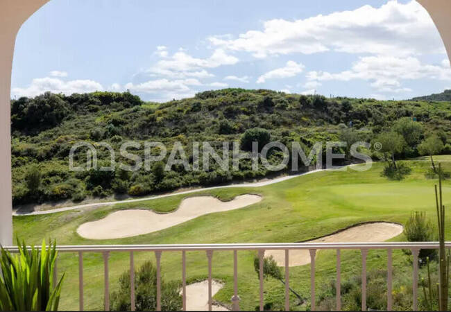 Stylish Townhouses with Private Pools and Gardens in Estepona 5