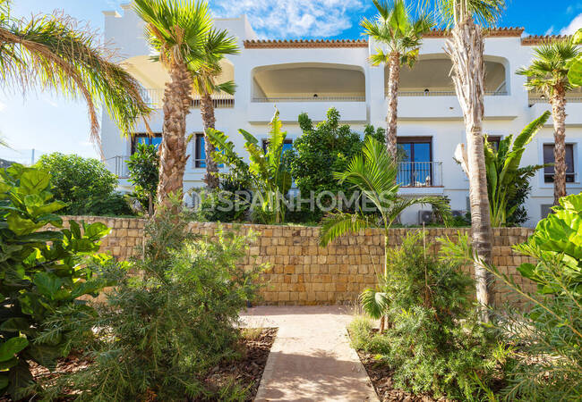 Stylish Townhouses with Private Pools and Gardens in Estepona 3