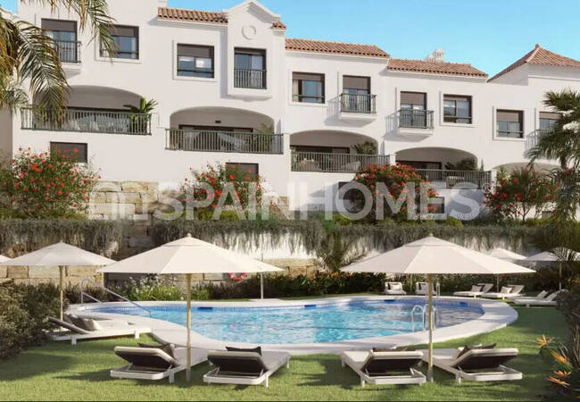 Stylish Townhouses with Private Pools and Gardens in Estepona 1