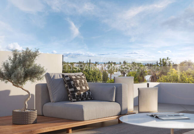 Bright Sea View Houses Near the Coast in Marbella 6