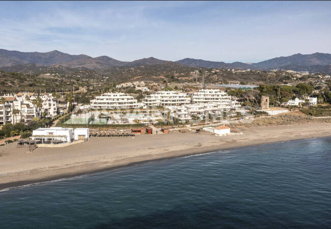 Marbella'da Site İçinde Taşınmaya Hazır Deniz Manzaralı Ev 1