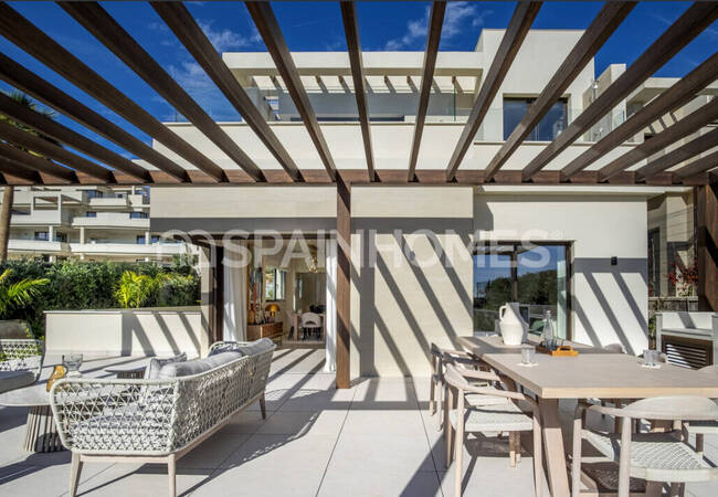 Marbella'da Site İçinde Taşınmaya Hazır Deniz Manzaralı Ev 14