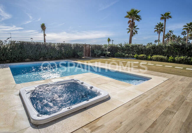 Maison Prête À Vivre En Bord De Mer, Complexe Fermé À Marbella 9