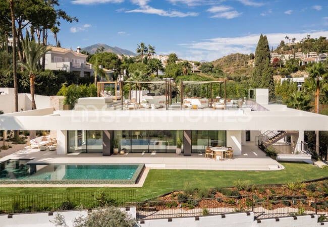 Luxury Villa with Pool Near Sea in Marbella 2