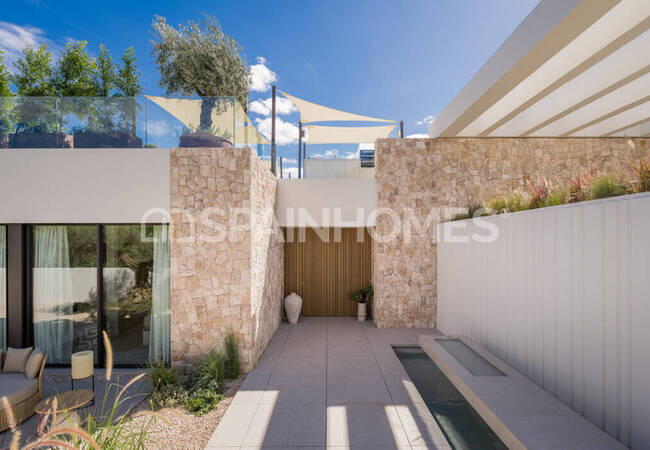 Luxury Villa with Pool Near Sea in Marbella 9