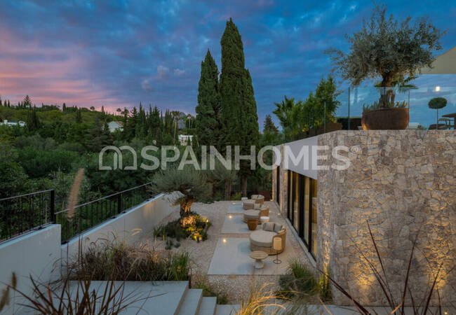 Luxury Villa with Pool Near Sea in Marbella 17