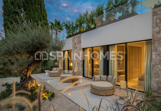 Luxury Villa with Pool Near Sea in Marbella 8