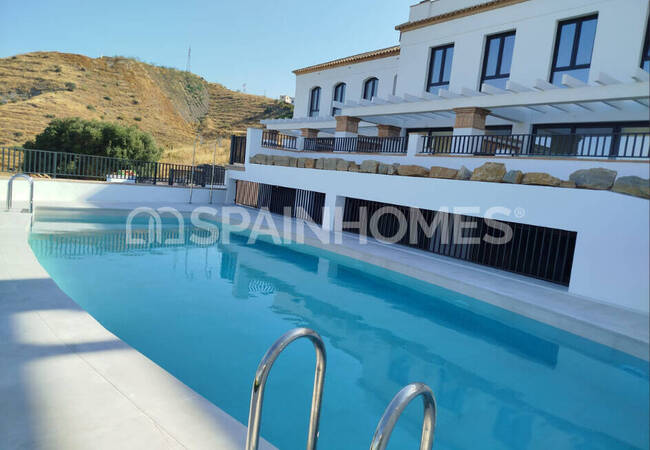 Sea-view Townhouses with Investment Potential in Torros Malaga 2