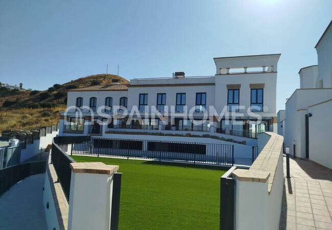 Sea-view Townhouses with Investment Potential in Torros Malaga 6