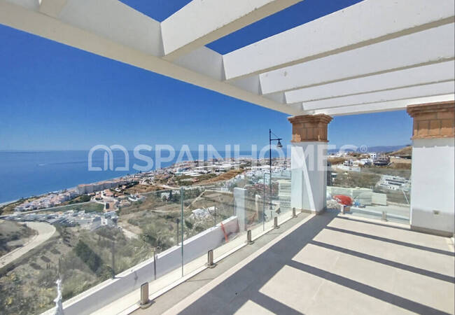 Radhus Med Havsutsikt Och Investeringspotential I Torrox Malaga