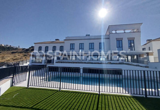 Radhus Med Havsutsikt Och Investeringspotential I Torrox Malaga 1