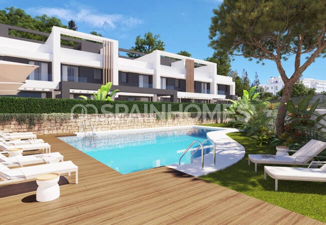 Дома в охраняемом комплексе недалеко от побережья в Михасе, Малага 1