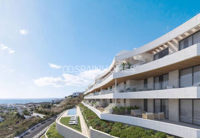 2 and 3-bedroom Flats in a Complex with Pool in Málaga 6