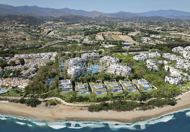 Estepona'da Denize Sıfır Sitede Özel Havuzlu Müstakil Villalar 2