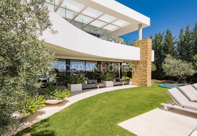 Luxurious Sea and Golf Views Villa with Pool in Benahavís 2