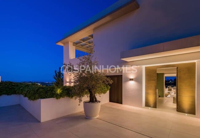 Luxurious Sea and Golf Views Villa with Pool in Benahavís 12