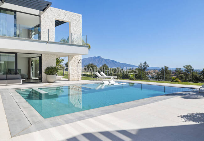 Villa Con Vistas Al Mar En Venta Con Piscina En Benahavís 6