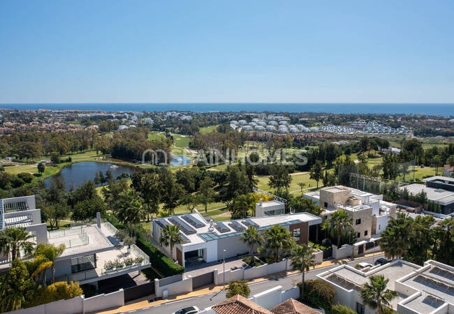 Villa Con Vistas Al Mar En Venta Con Piscina En Benahavís 4