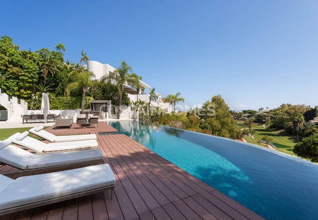 Casa De 6 Dormitorios Con Piscina Y Jardín En Benahavís 3