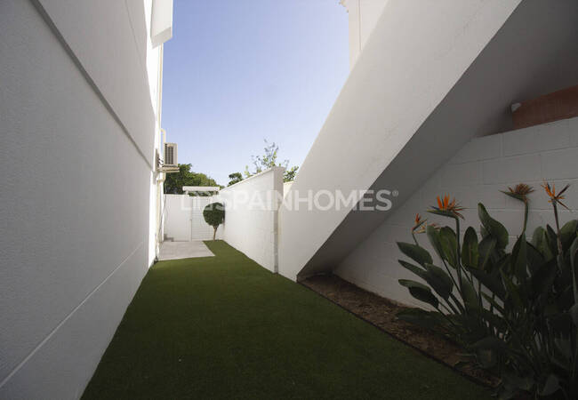 Sea View Townhouses with Shared Pool in Benalmádena 12