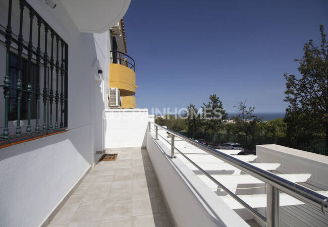 Sea View Townhouses with Shared Pool in Benalmádena 2
