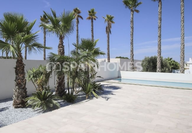 Chalet Independiente Con Diseño Elegante En Quesada Alicante 3