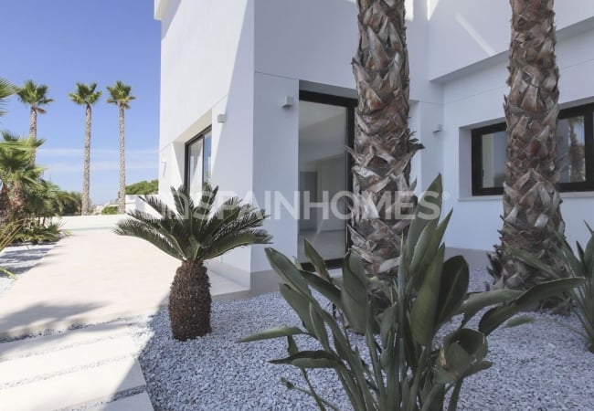 Chalet Independiente Con Diseño Elegante En Quesada Alicante 5