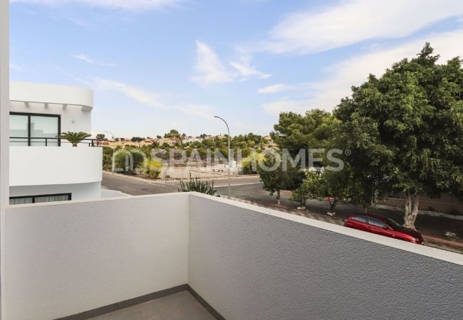 Chalet Independiente Con Diseño Elegante En Quesada Alicante 7