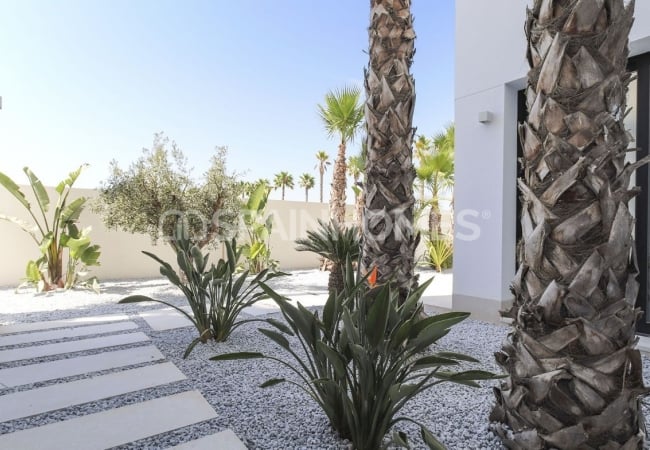 Chalet Independiente Con Diseño Elegante En Quesada Alicante 4