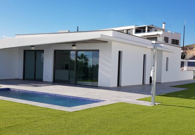 Stylish Villa in a Complex with On-site Facilities in Finestrat