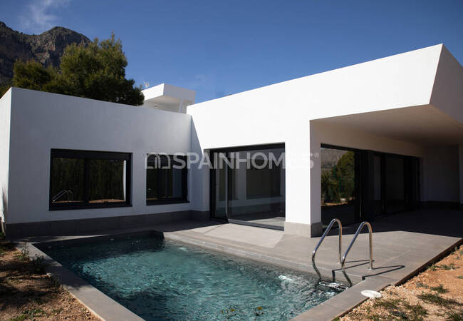 Detached Villas with Great Views Located Near Benidorm City. 6