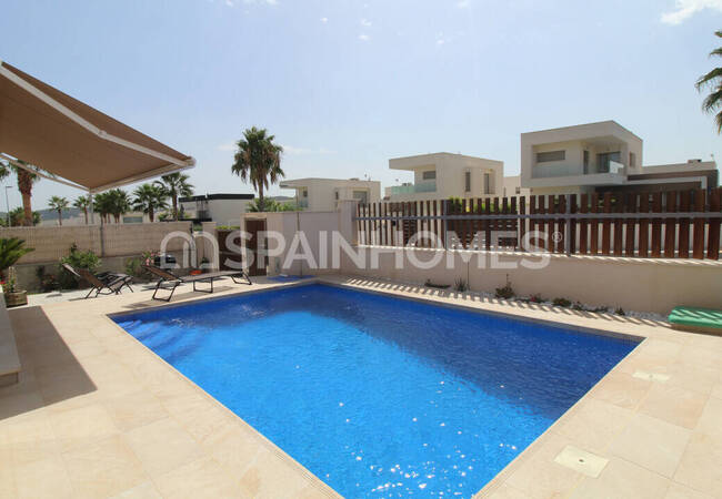 Fully Furnished and Decorated Golf Villa in Orihuela 2