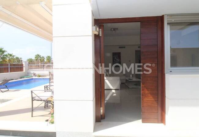 Fully Furnished and Decorated Golf Villa in Orihuela 11